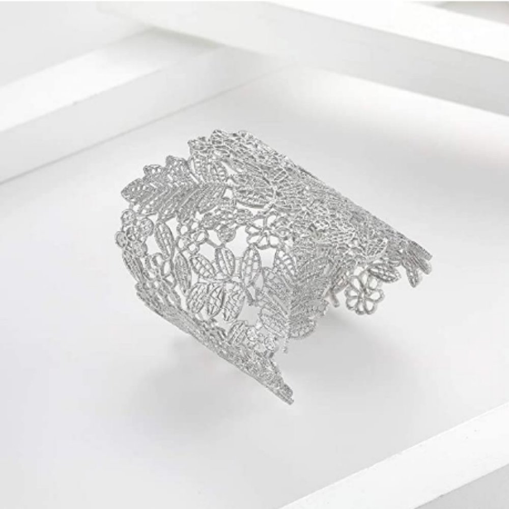 Prettiness Lace Leaf Boho Style Bangle - Picture 4 of 6